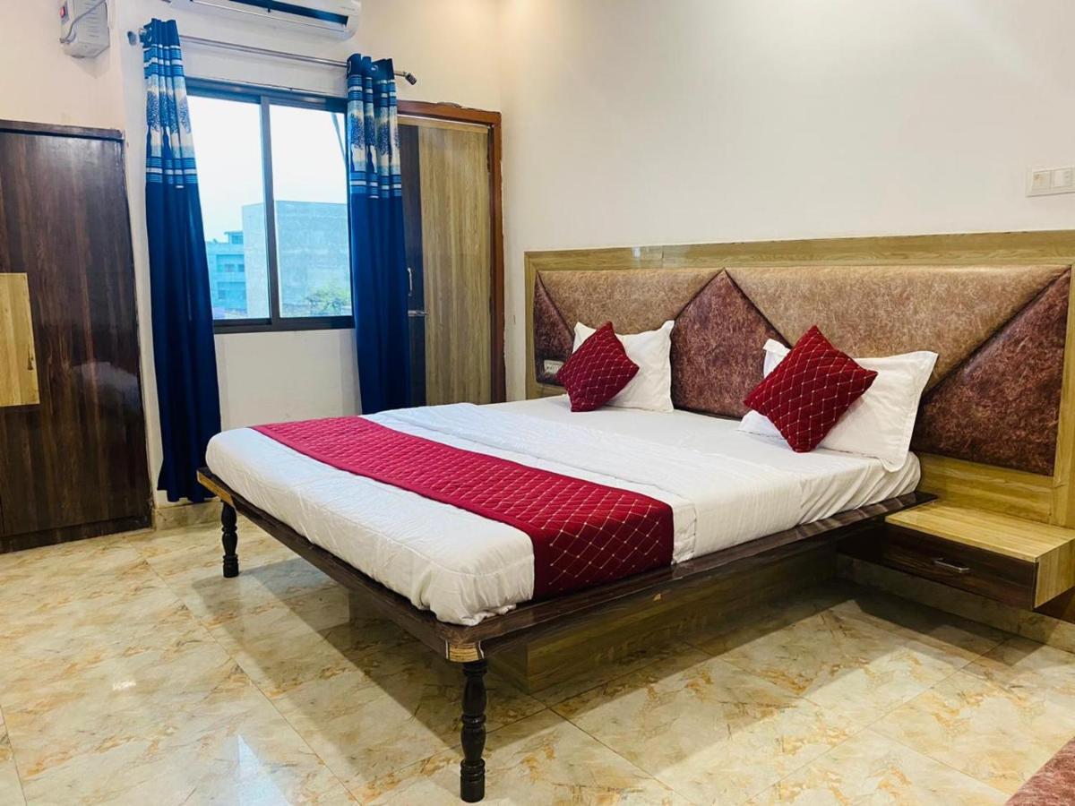 Elegance Hotel And Banquet Ayodhya Eksteriør bilde
