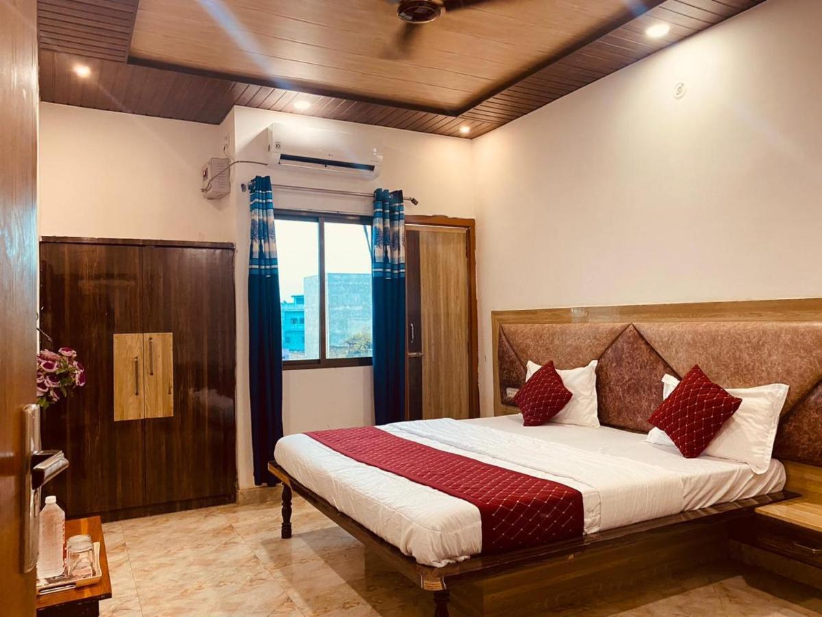 Elegance Hotel And Banquet Ayodhya Eksteriør bilde