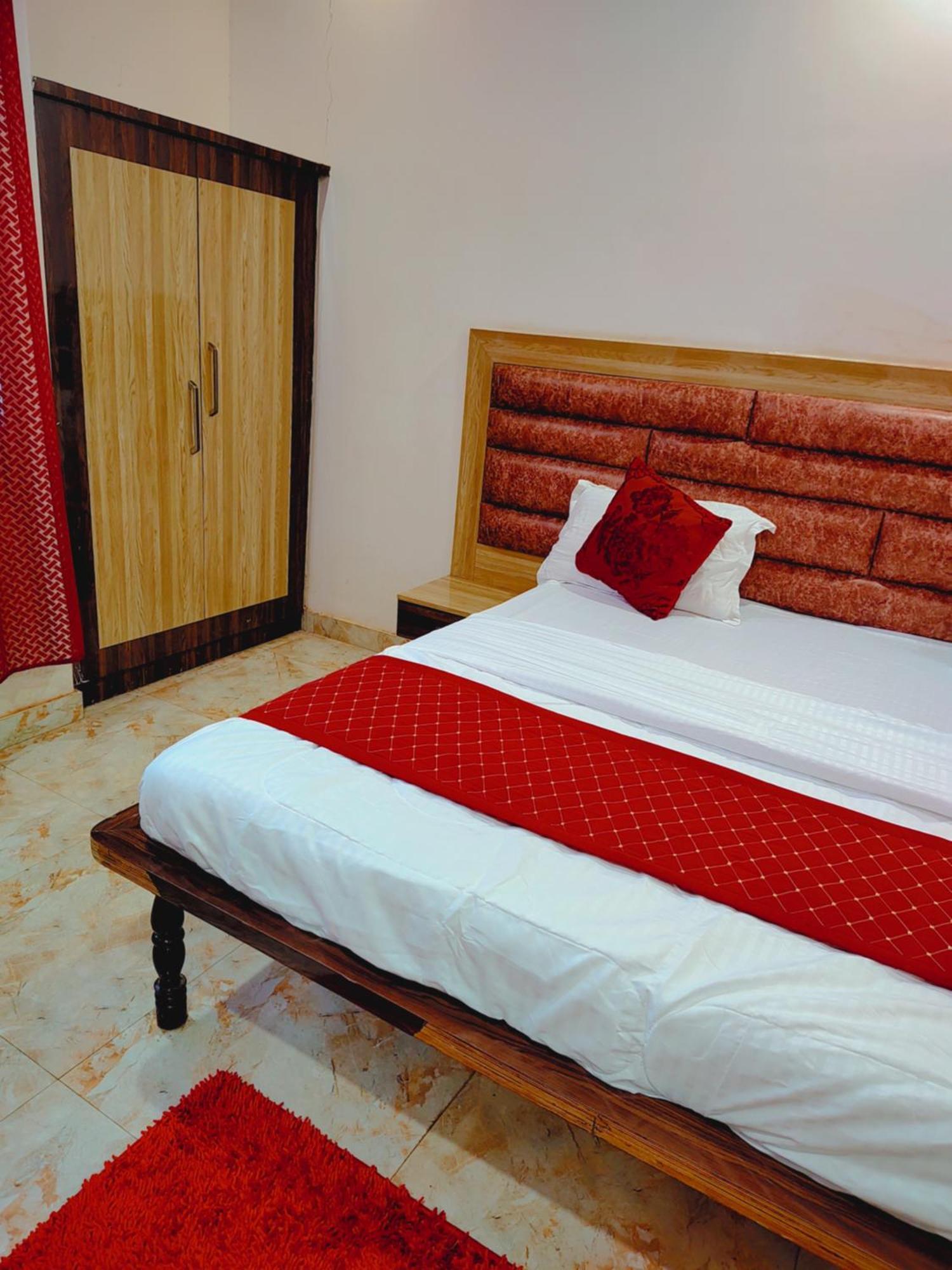 Elegance Hotel And Banquet Ayodhya Eksteriør bilde