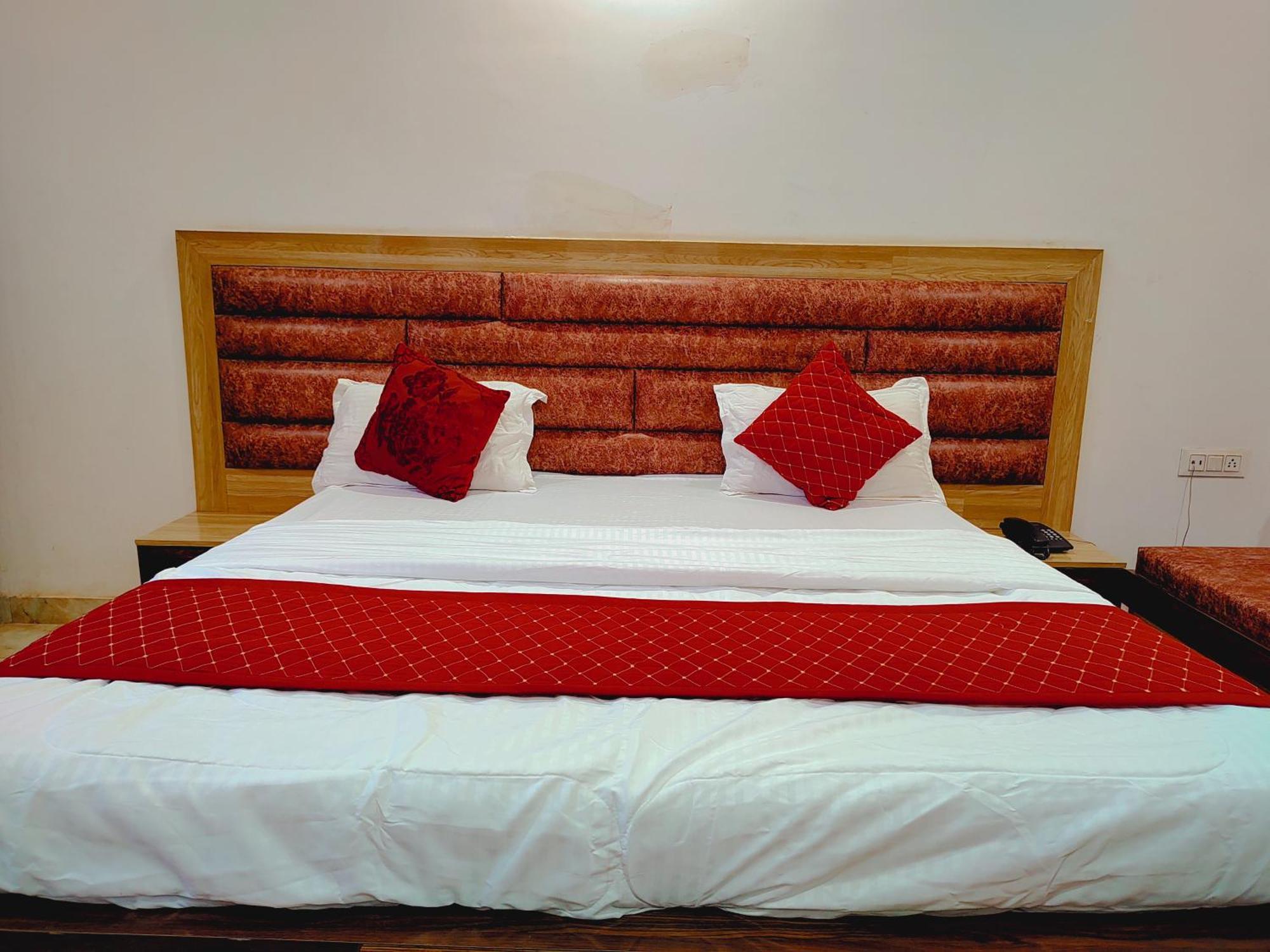Elegance Hotel And Banquet Ayodhya Eksteriør bilde