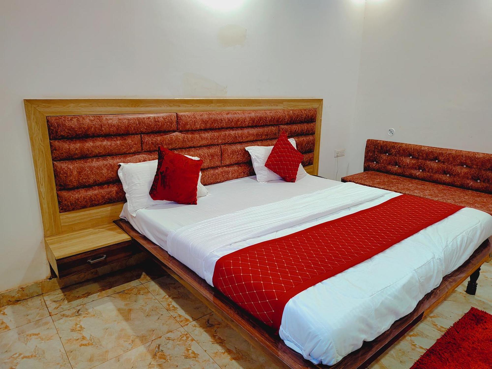 Elegance Hotel And Banquet Ayodhya Eksteriør bilde