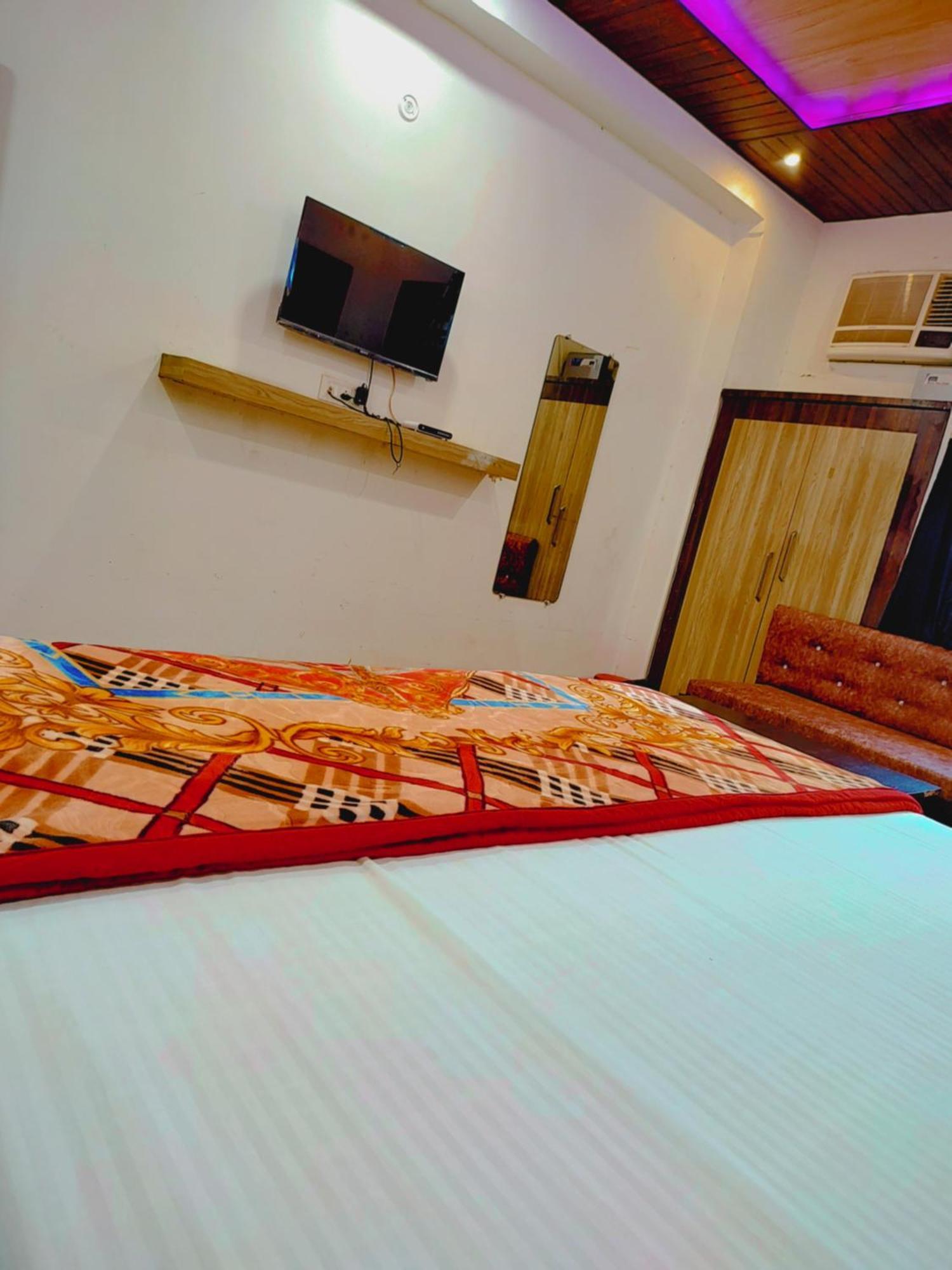 Elegance Hotel And Banquet Ayodhya Eksteriør bilde