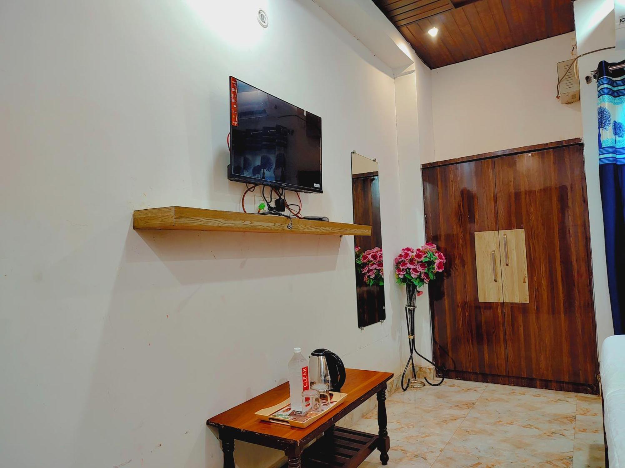 Elegance Hotel And Banquet Ayodhya Eksteriør bilde