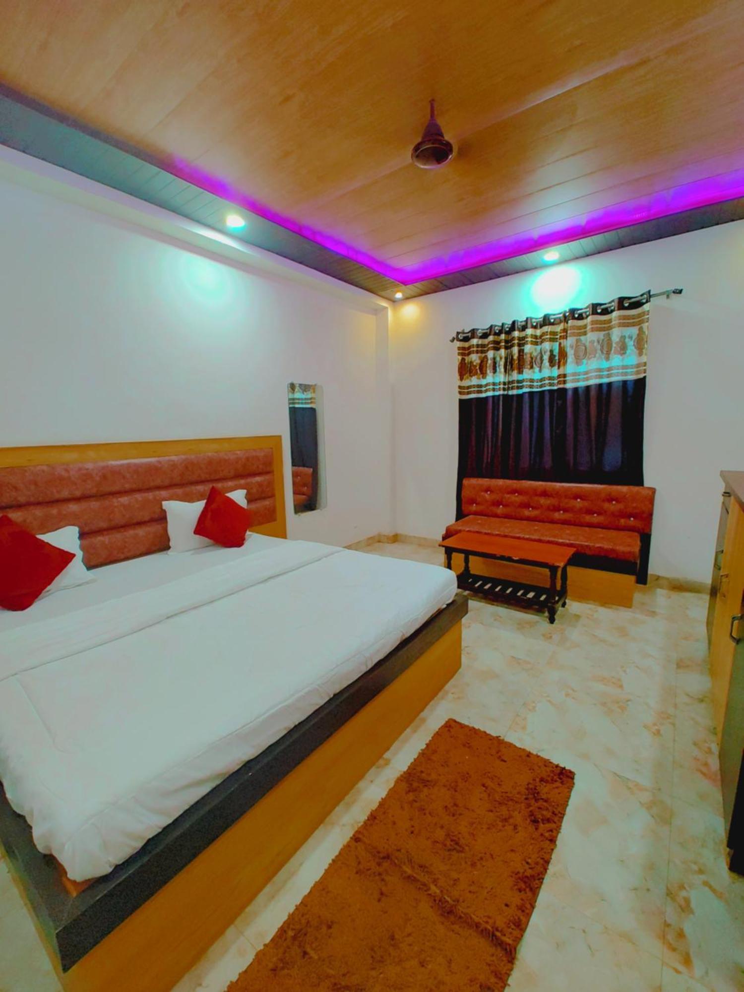 Elegance Hotel And Banquet Ayodhya Eksteriør bilde