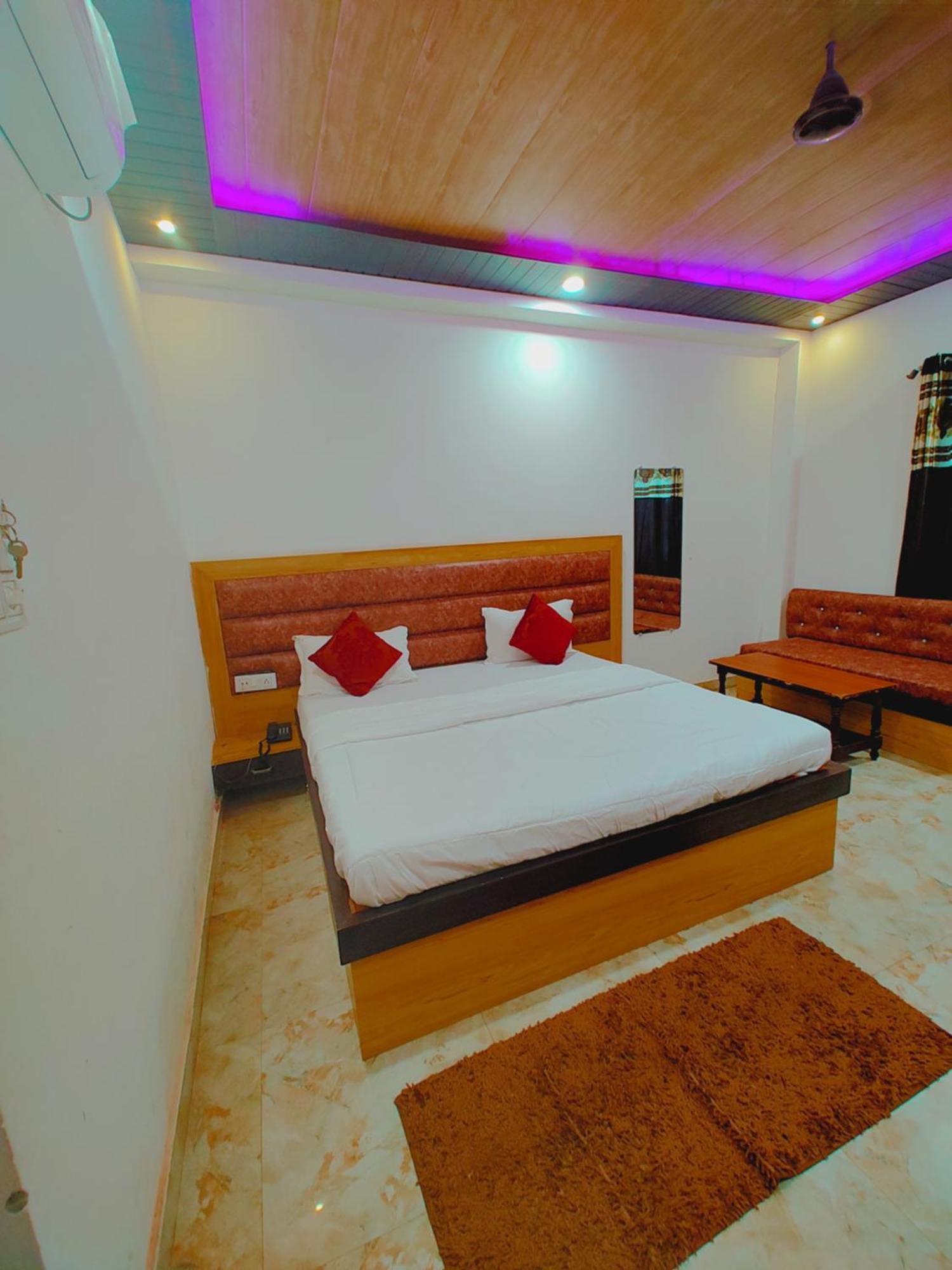 Elegance Hotel And Banquet Ayodhya Eksteriør bilde