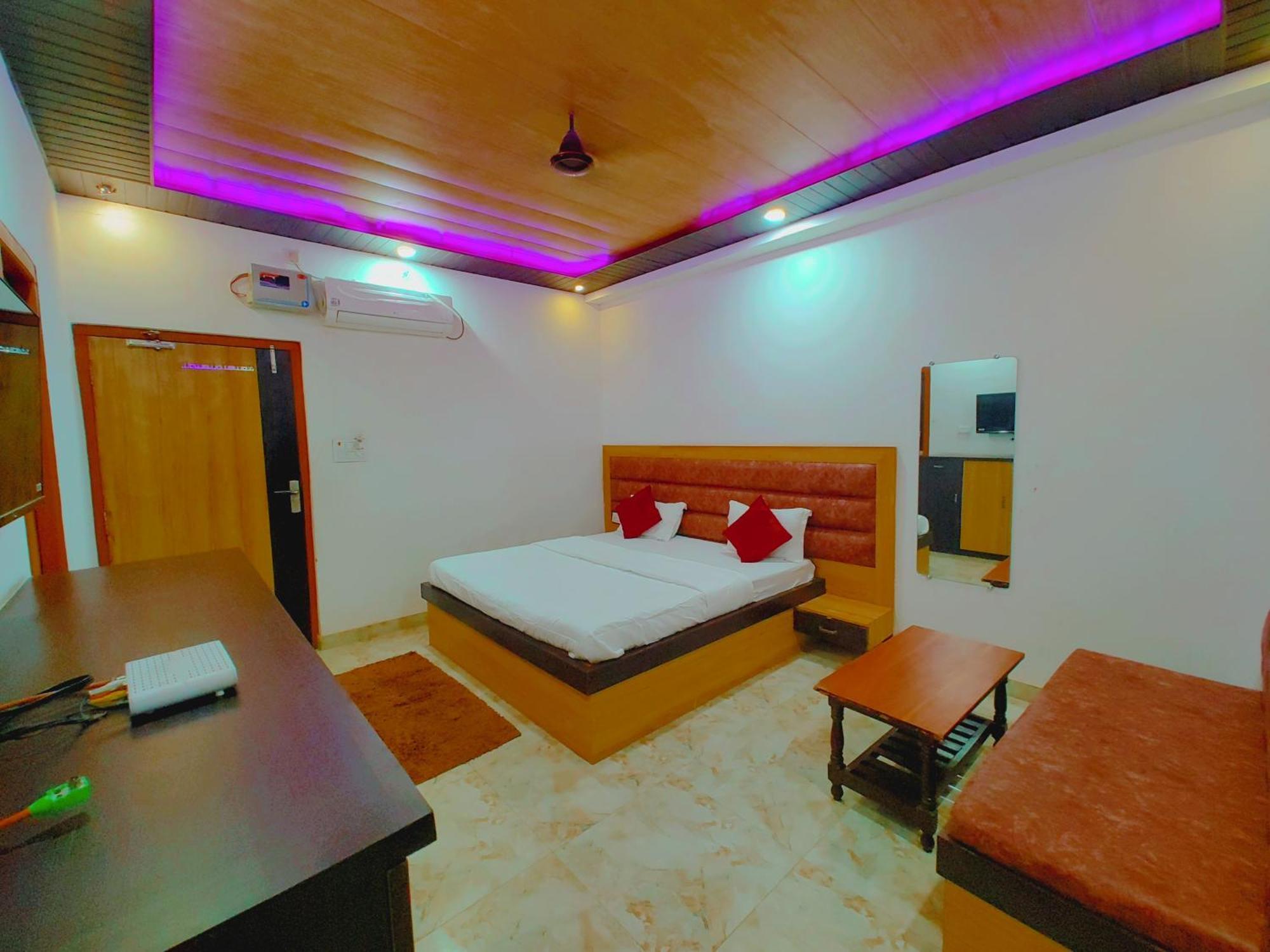 Elegance Hotel And Banquet Ayodhya Eksteriør bilde