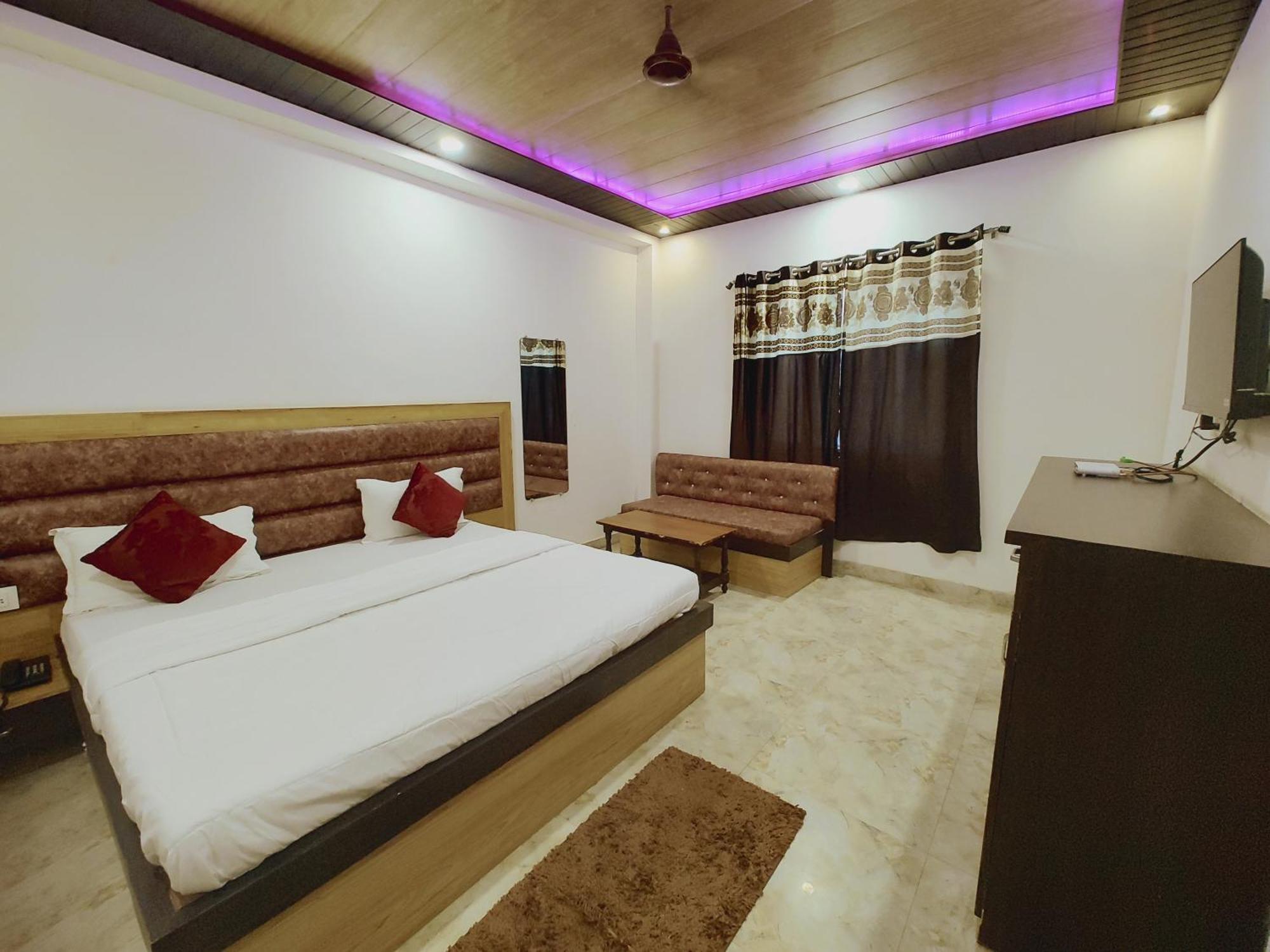 Elegance Hotel And Banquet Ayodhya Eksteriør bilde