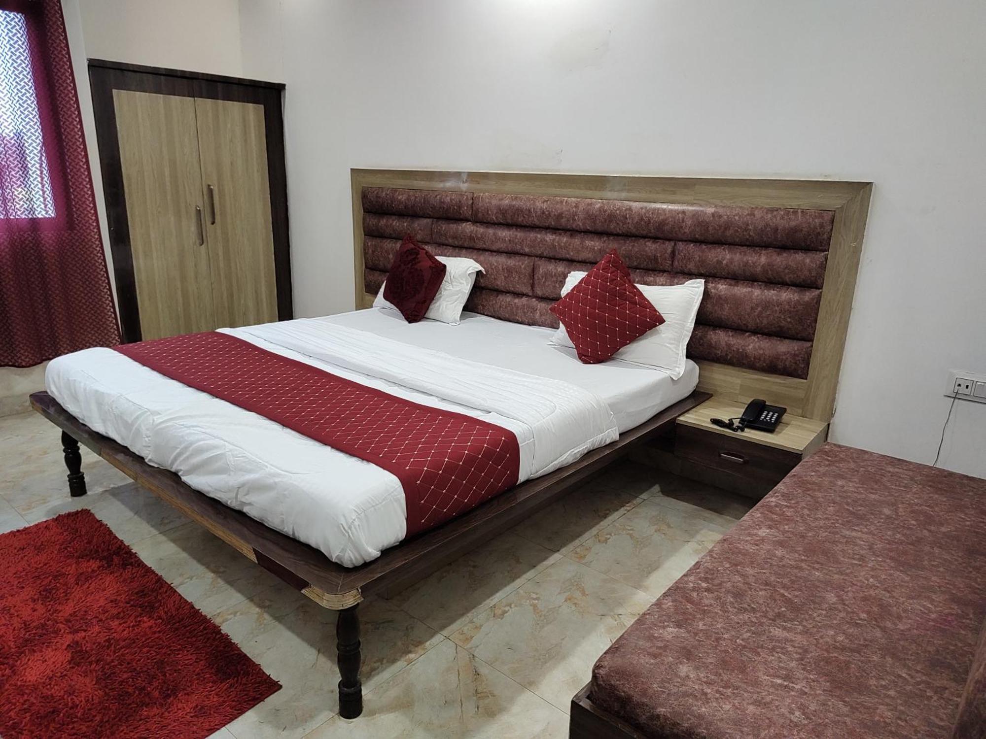 Elegance Hotel And Banquet Ayodhya Eksteriør bilde