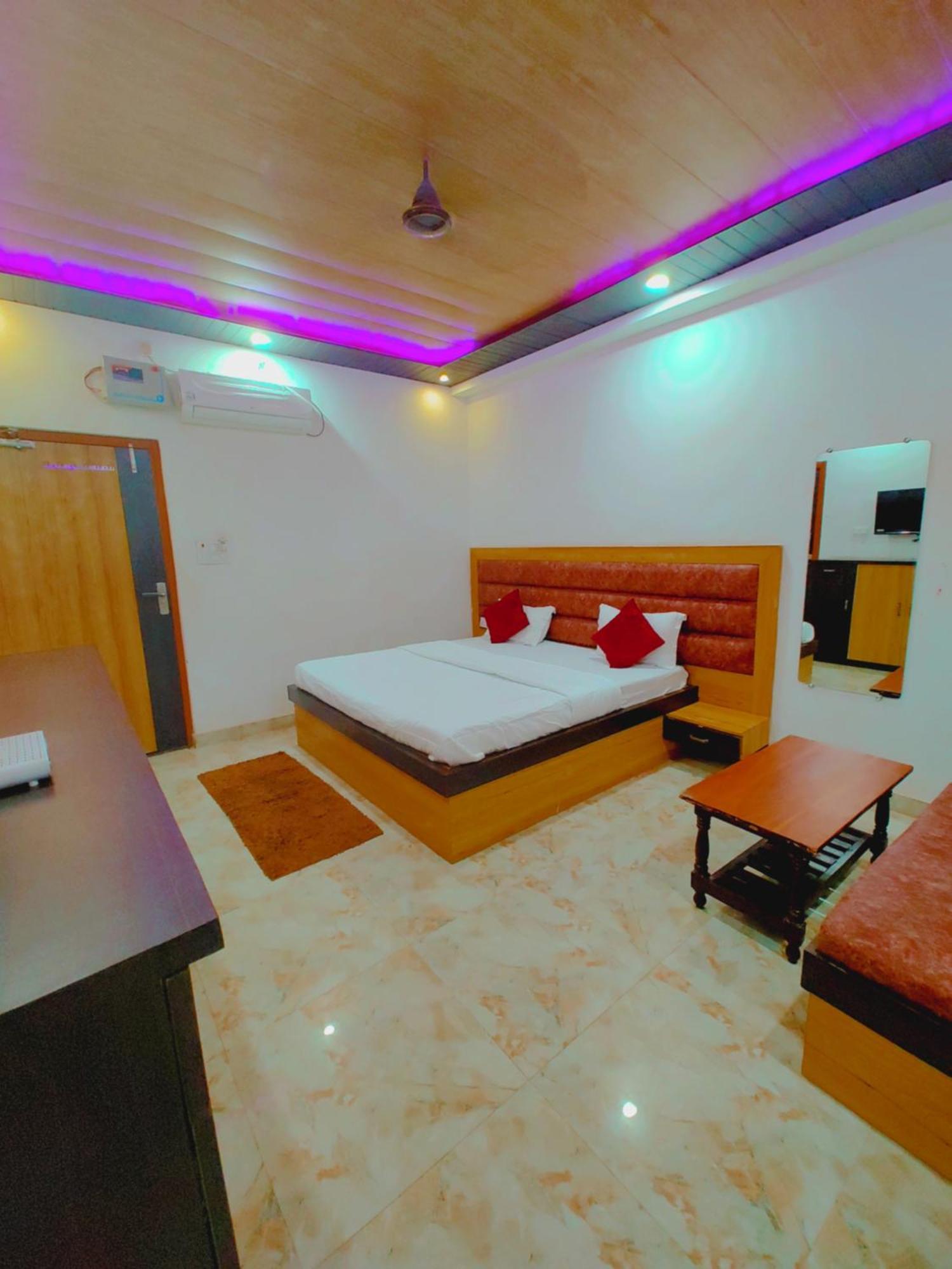 Elegance Hotel And Banquet Ayodhya Eksteriør bilde