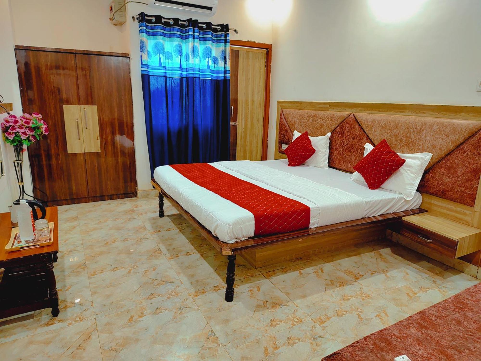 Elegance Hotel And Banquet Ayodhya Eksteriør bilde