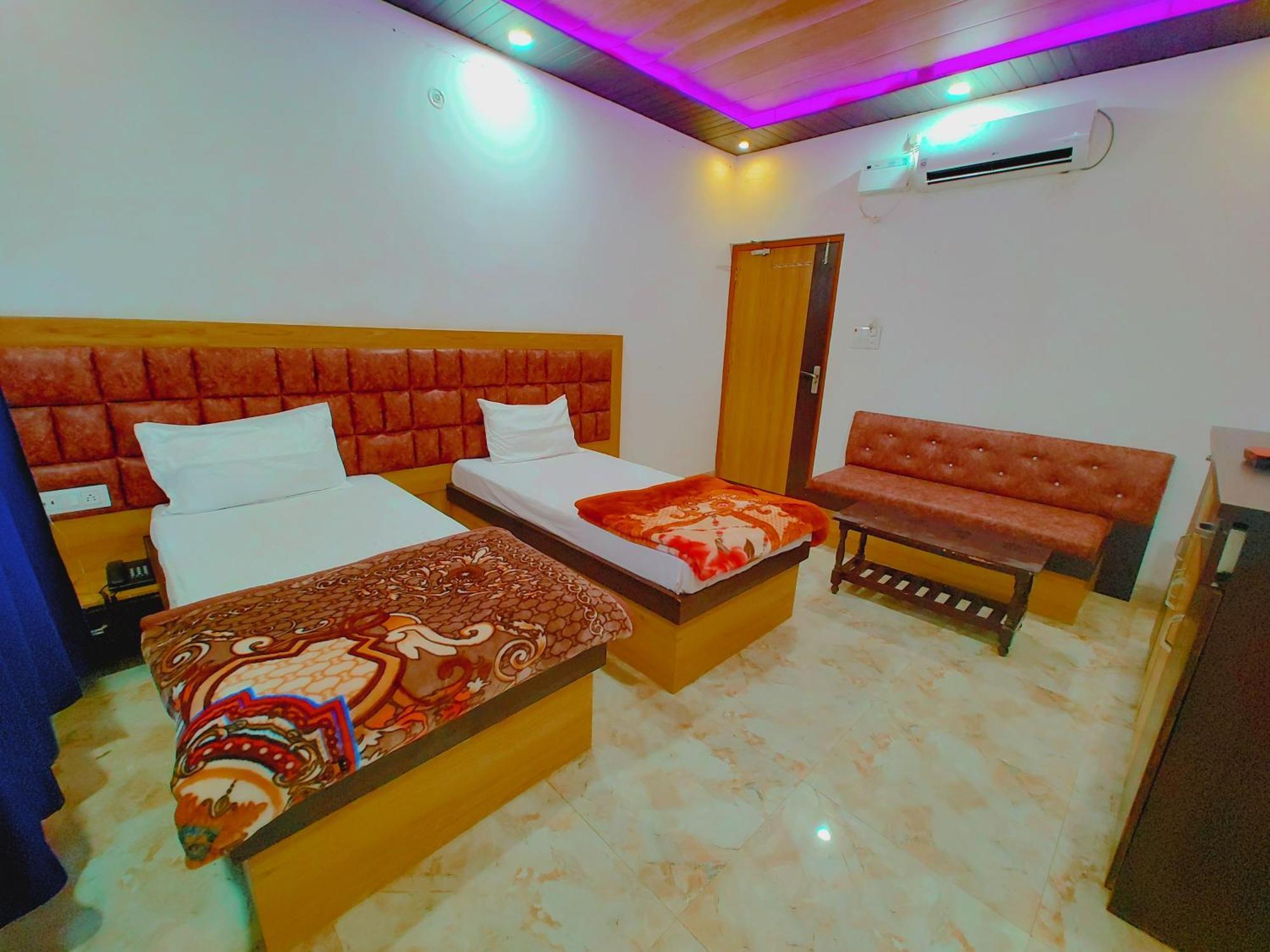 Elegance Hotel And Banquet Ayodhya Eksteriør bilde