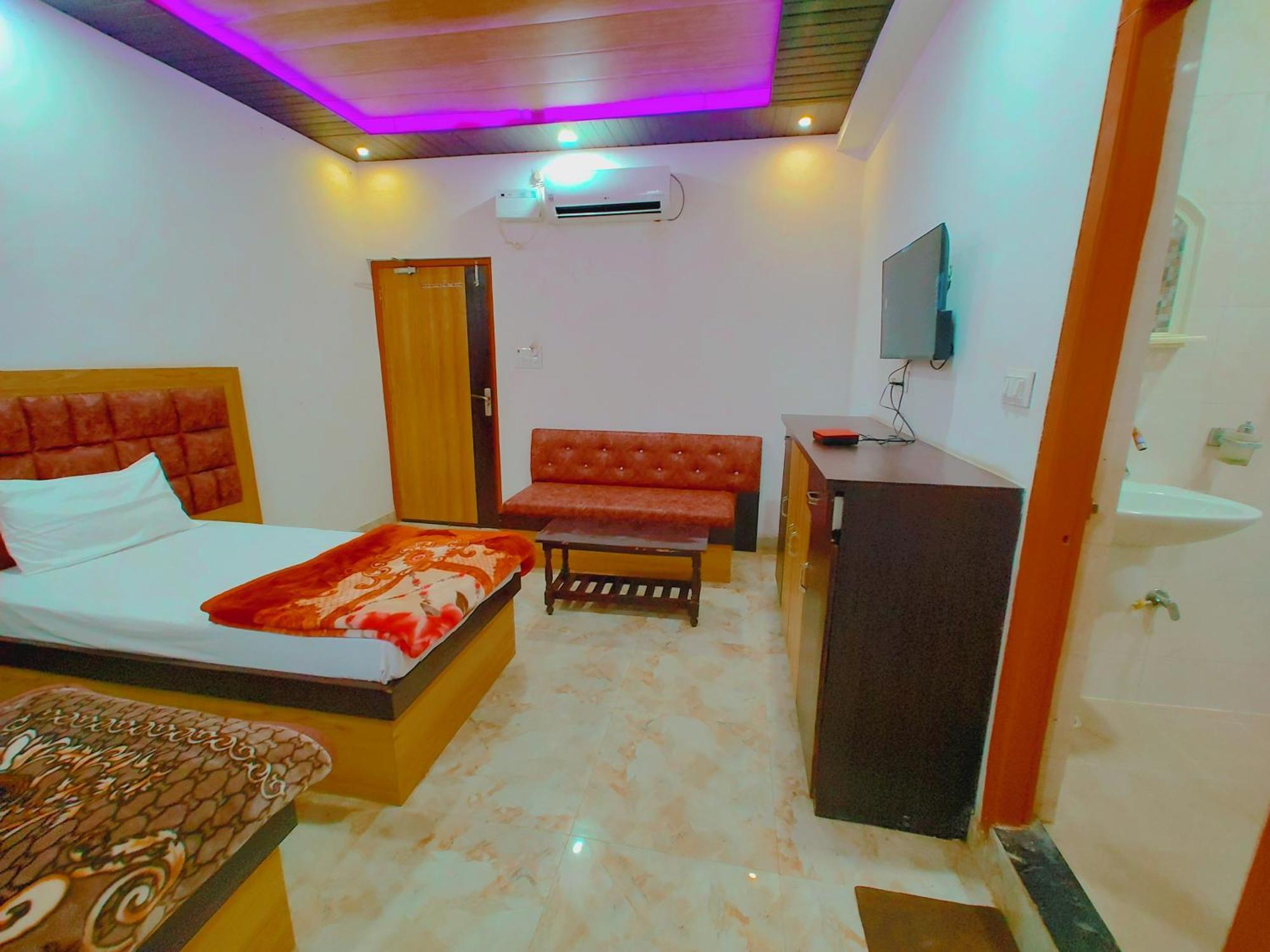 Elegance Hotel And Banquet Ayodhya Eksteriør bilde