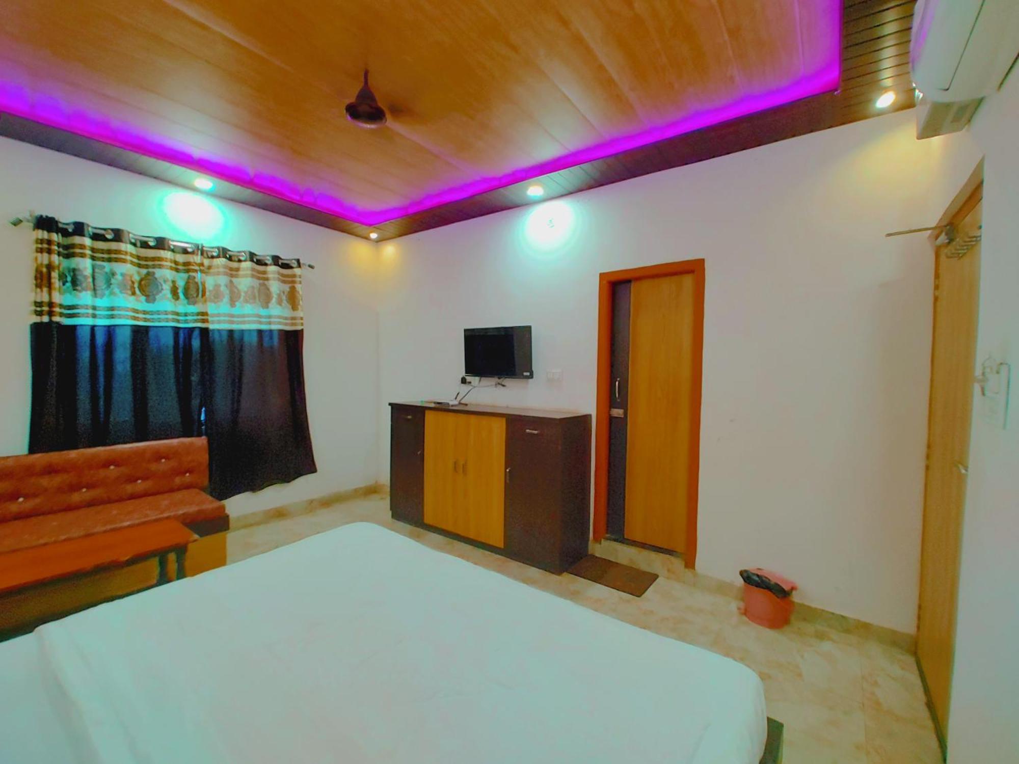 Elegance Hotel And Banquet Ayodhya Eksteriør bilde