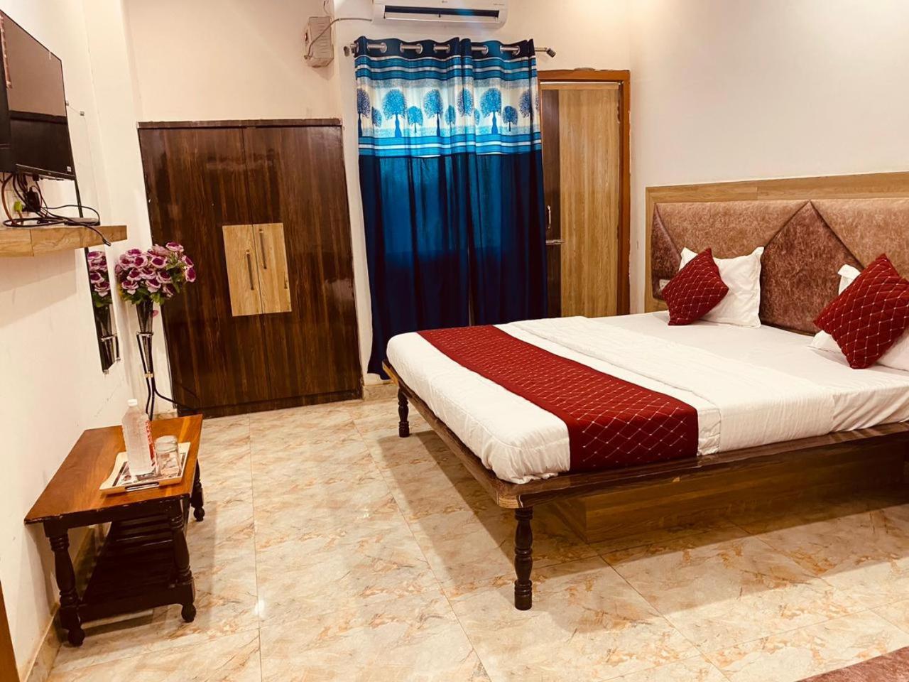 Elegance Hotel And Banquet Ayodhya Eksteriør bilde