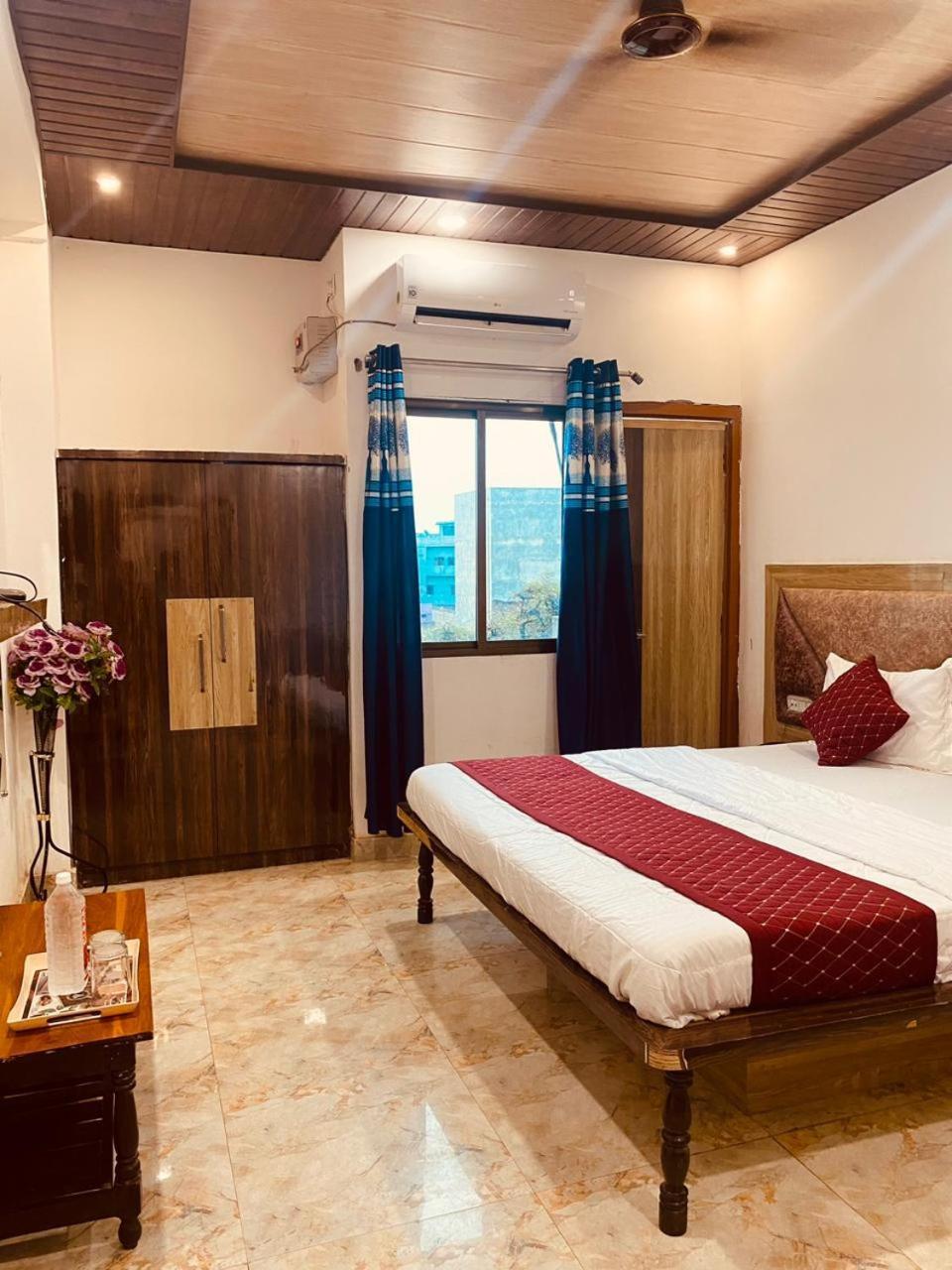 Elegance Hotel And Banquet Ayodhya Eksteriør bilde