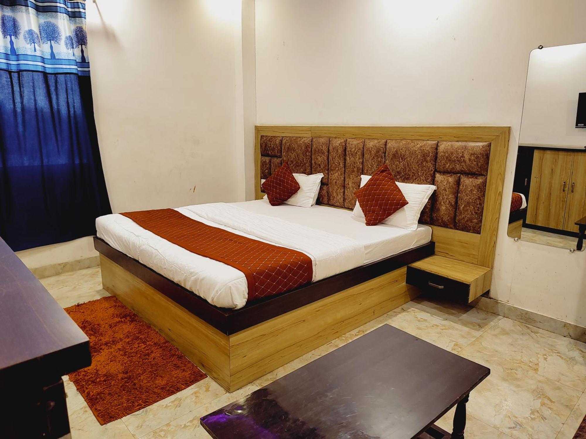 Elegance Hotel And Banquet Ayodhya Eksteriør bilde
